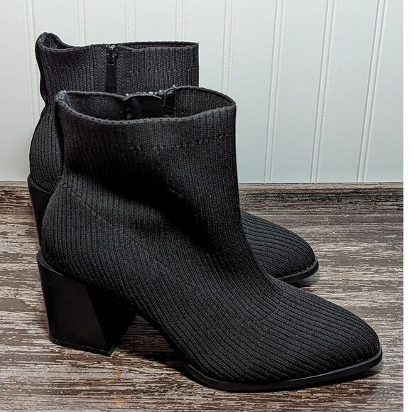 Torrid Women's Black Fabric Upper Block Heel Pointed Toe Ankle Boot Size 10 WW - Picture 1 of 7